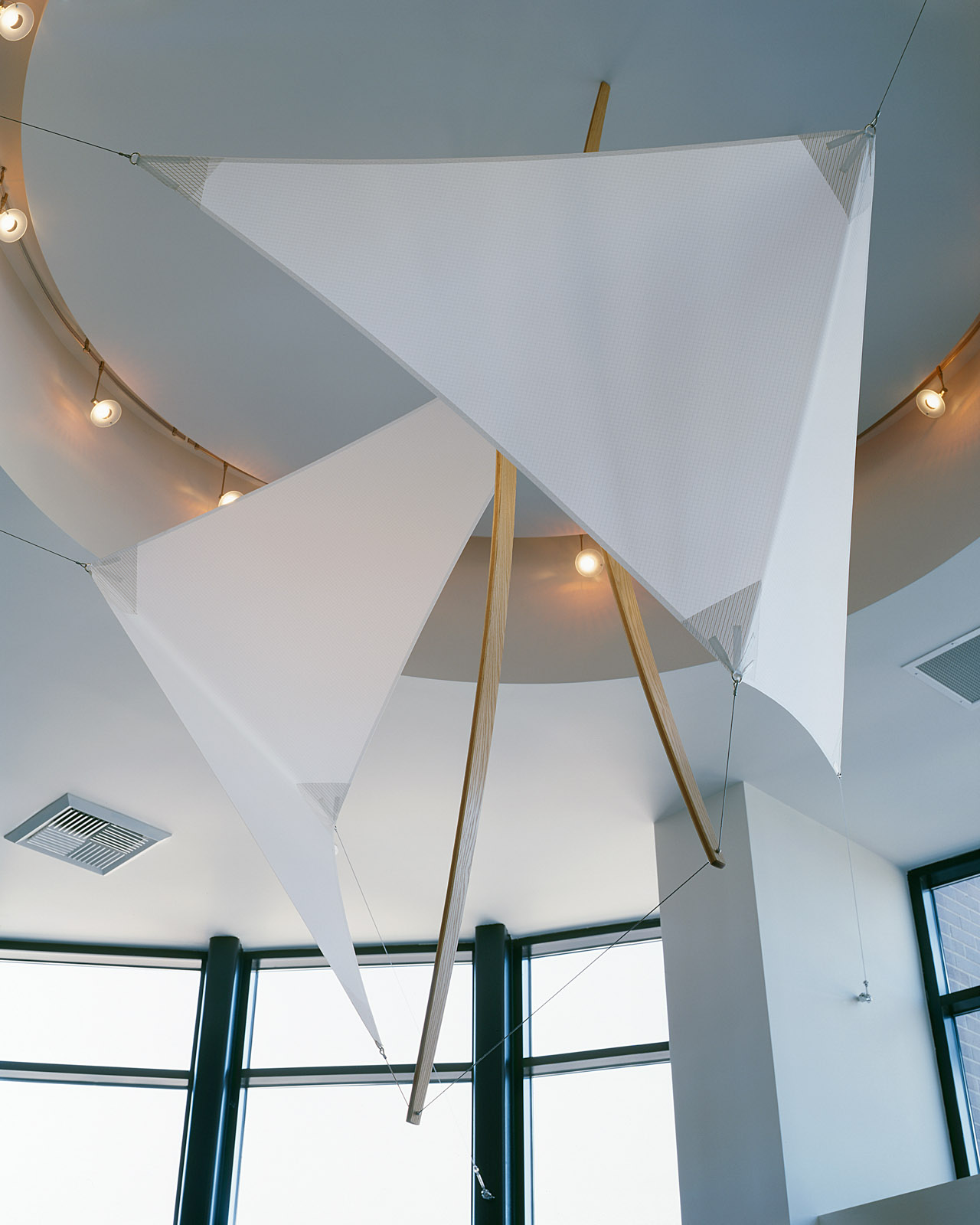 38° 33′ 05″ N / 121° 43′ 10″ W